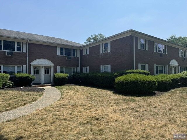 12 Manchester Court  Wayne NJ 07470 photo
