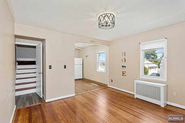 Property Photo:  5 Garfield Place  NJ 07512 