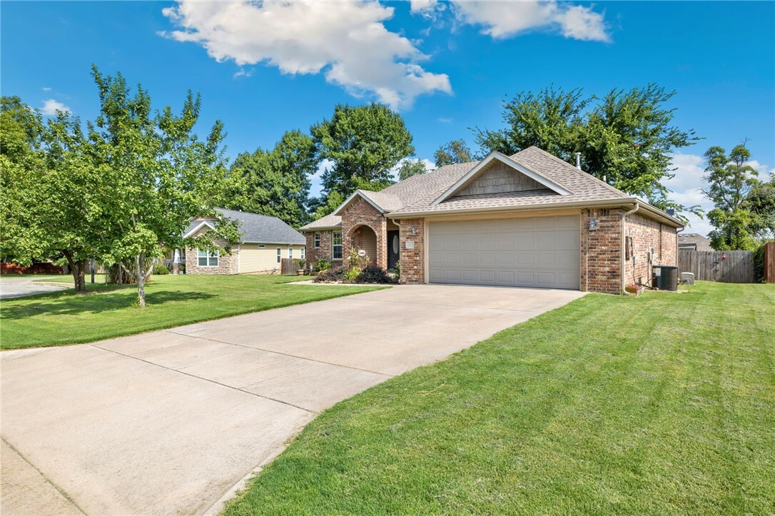 Property Photo:  201 Hearthstone Circle  AR 72753 