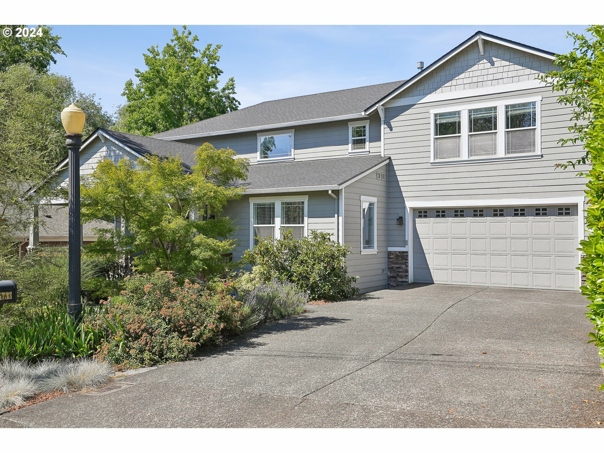 Property Photo:  5733 SW 54th Ave  OR 97221 