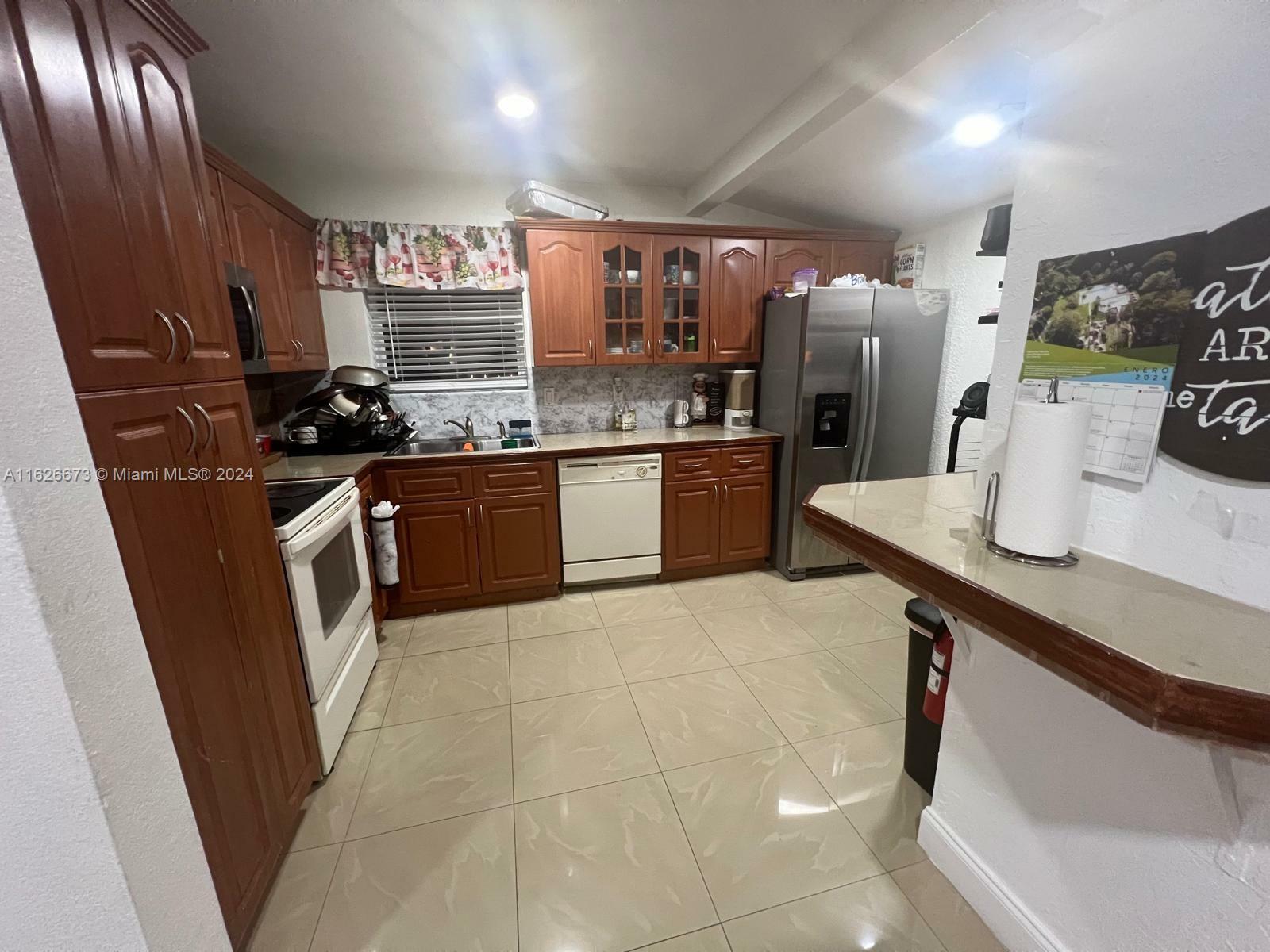 Property Photo:  2231 Acapulco Dr  FL 33023 