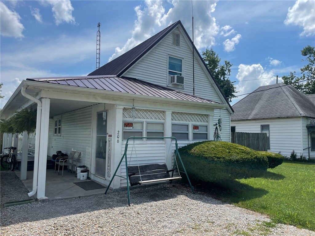 Property Photo:  206 Adams Street  IL 62468 