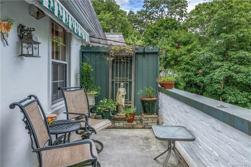 Property Photo:  60 Pinewood Road 3B  NY 10530 