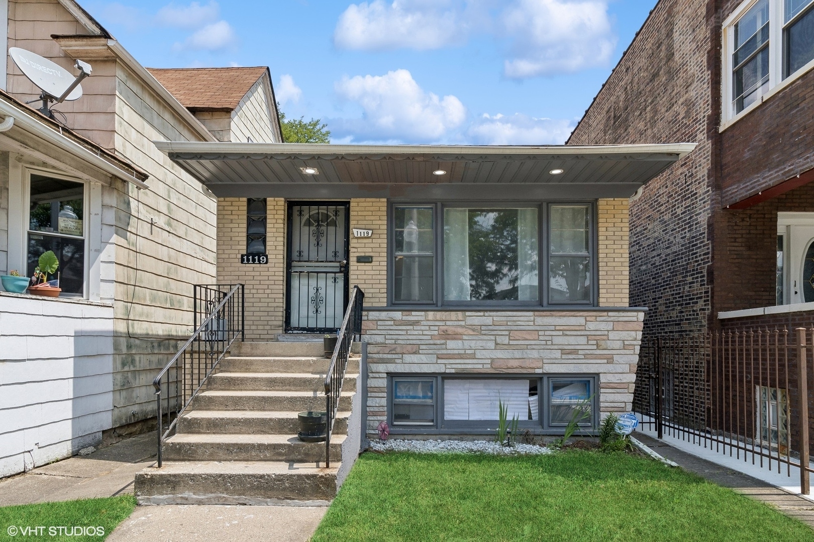 Property Photo:  1119 N Austin Boulevard  IL 60651 