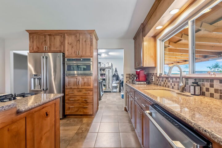Property Photo: 3068 SW Reif Road OR 97753