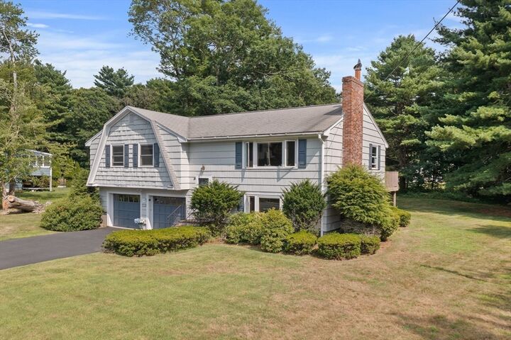 Property Photo: 19 Ledgewood Dr MA 02021