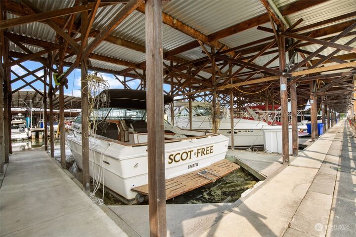 Property Photo:  3911  Lake Washington Boulevard SE F-17  WA 98006 