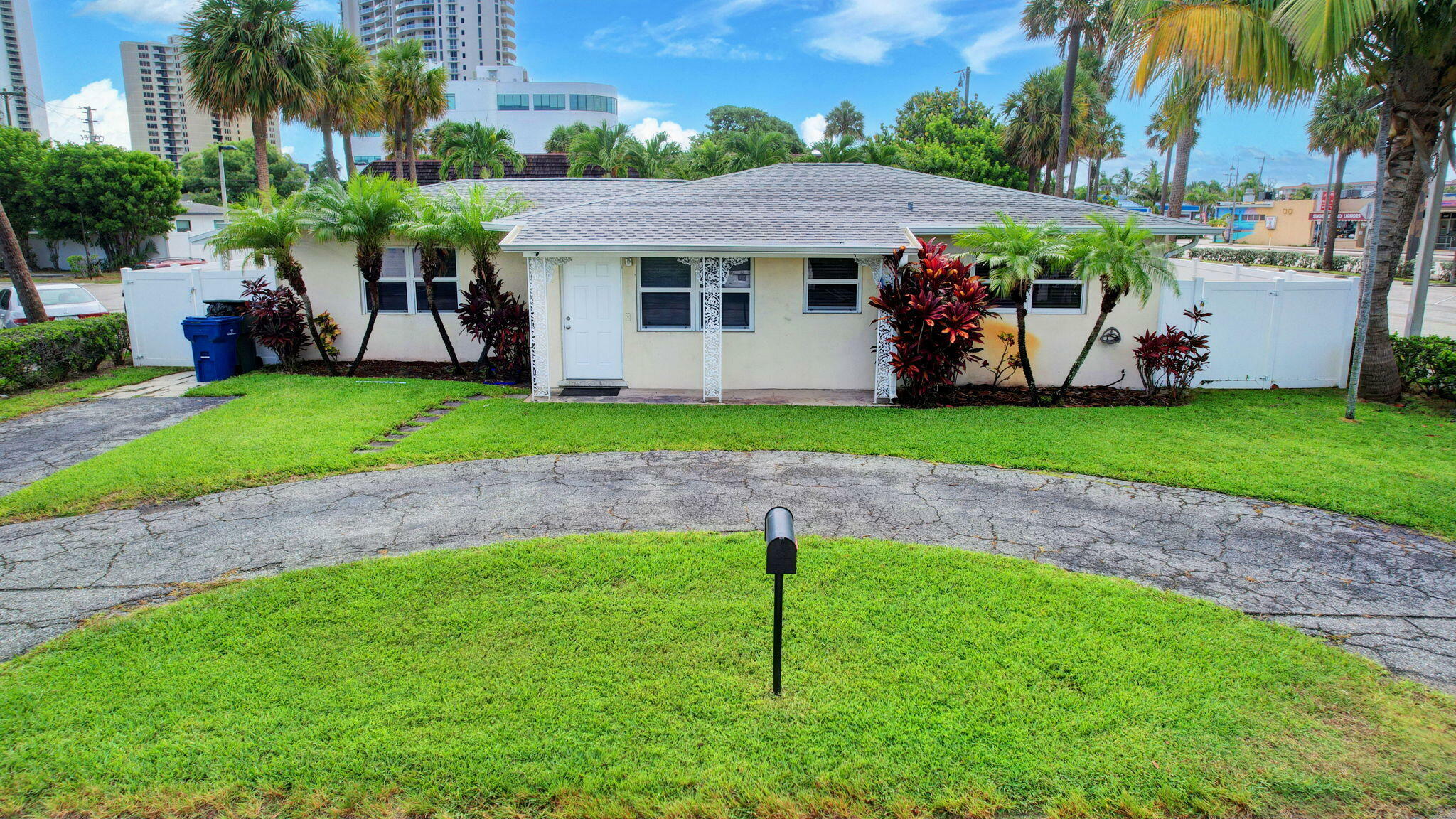 Property Photo:  2620 Park Avenue  FL 33404 