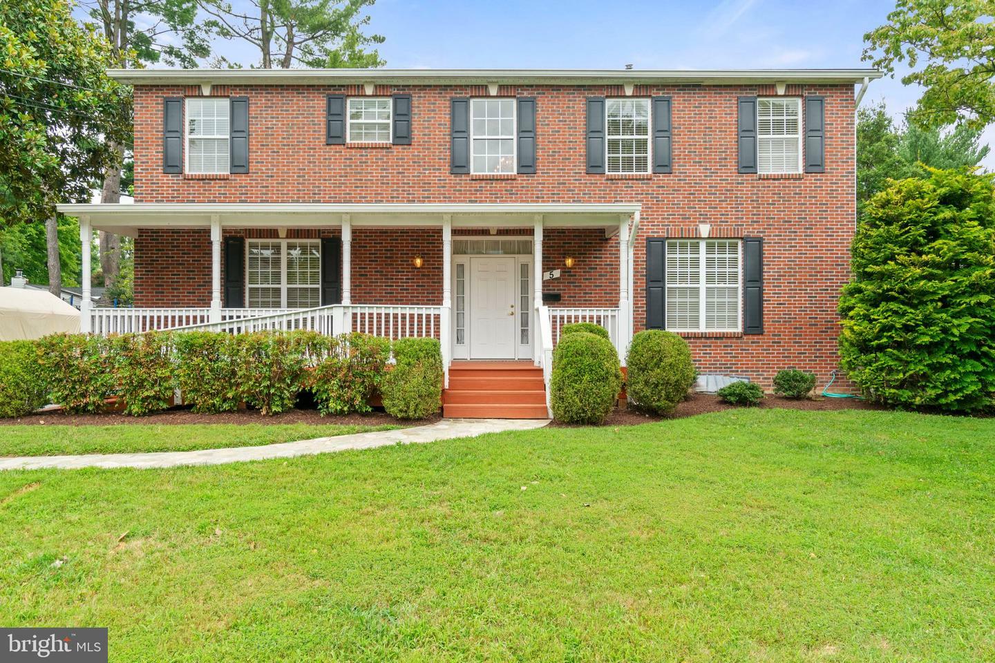 Property Photo:  5 Redbud Court  MD 20854 