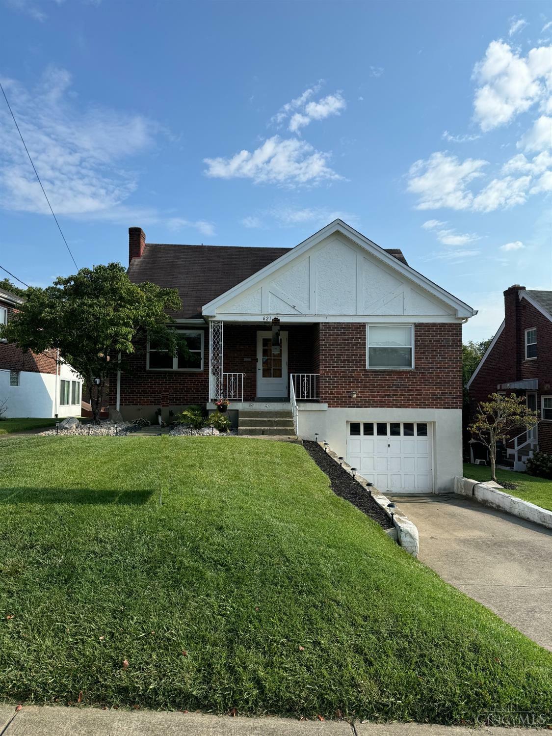 Property Photo: 621 Woodside Heights OH 45217