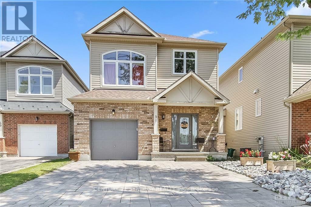 Photo de la propriété:  51 Cresthaven Drive  ON K2G 6T8 