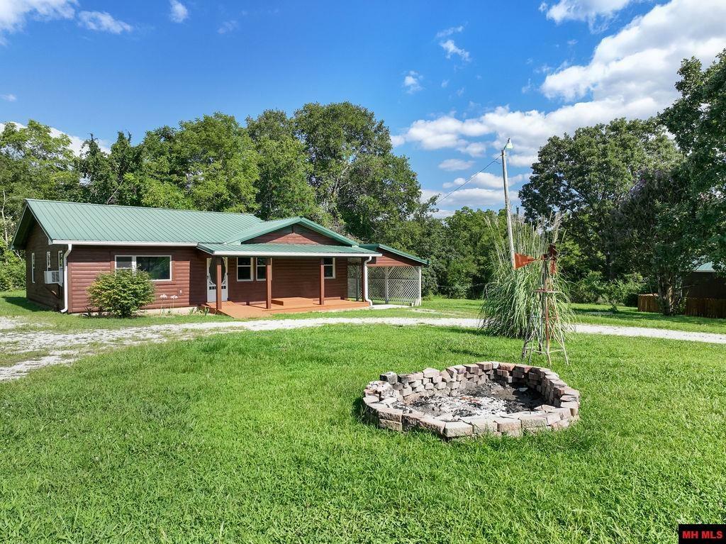 Property Photo: 184 Cr 672 AR 72653