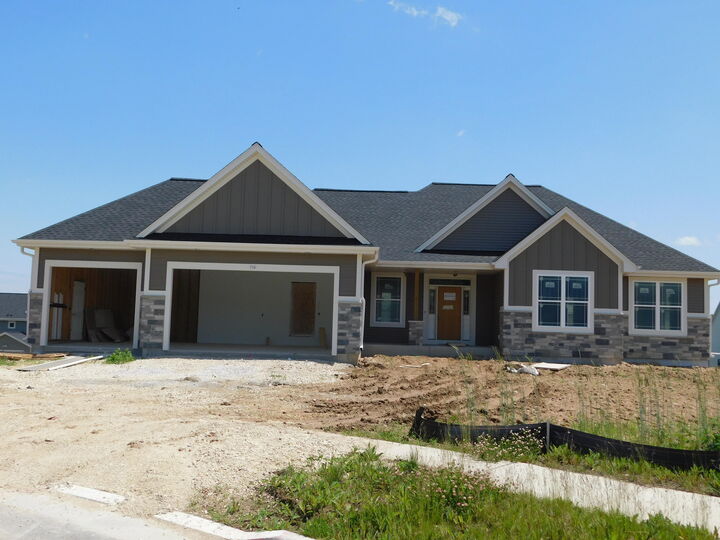 716 Hummingbird Ct  Grafton WI 53024 photo