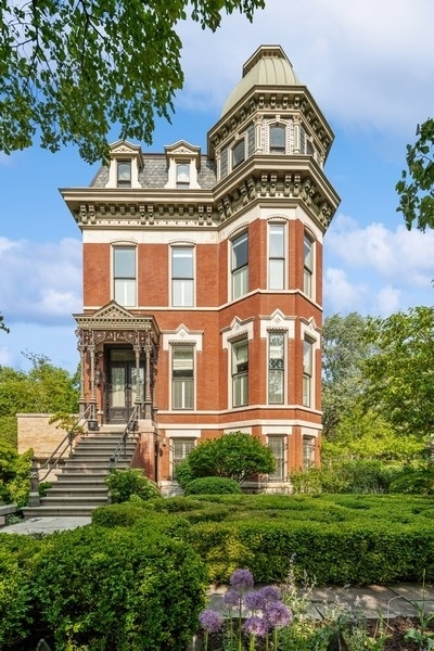 Property Photo:  1407 N Hoyne Avenue  IL 60622 