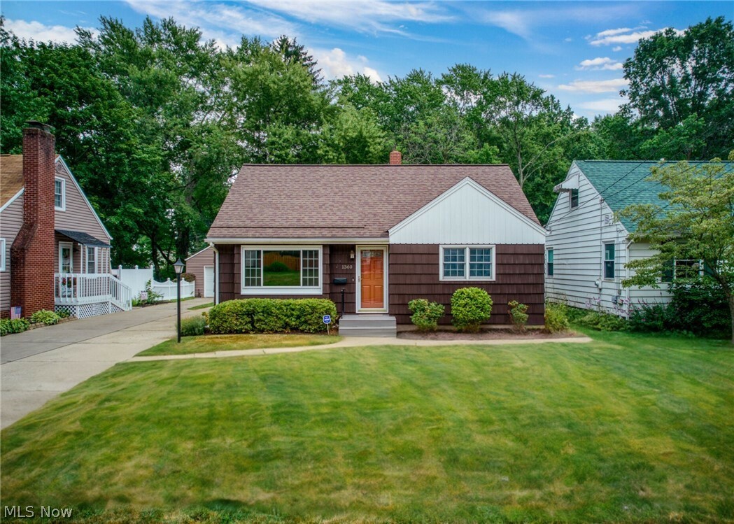 Property Photo: 1360 Castlewood Avenue SW OH 44720