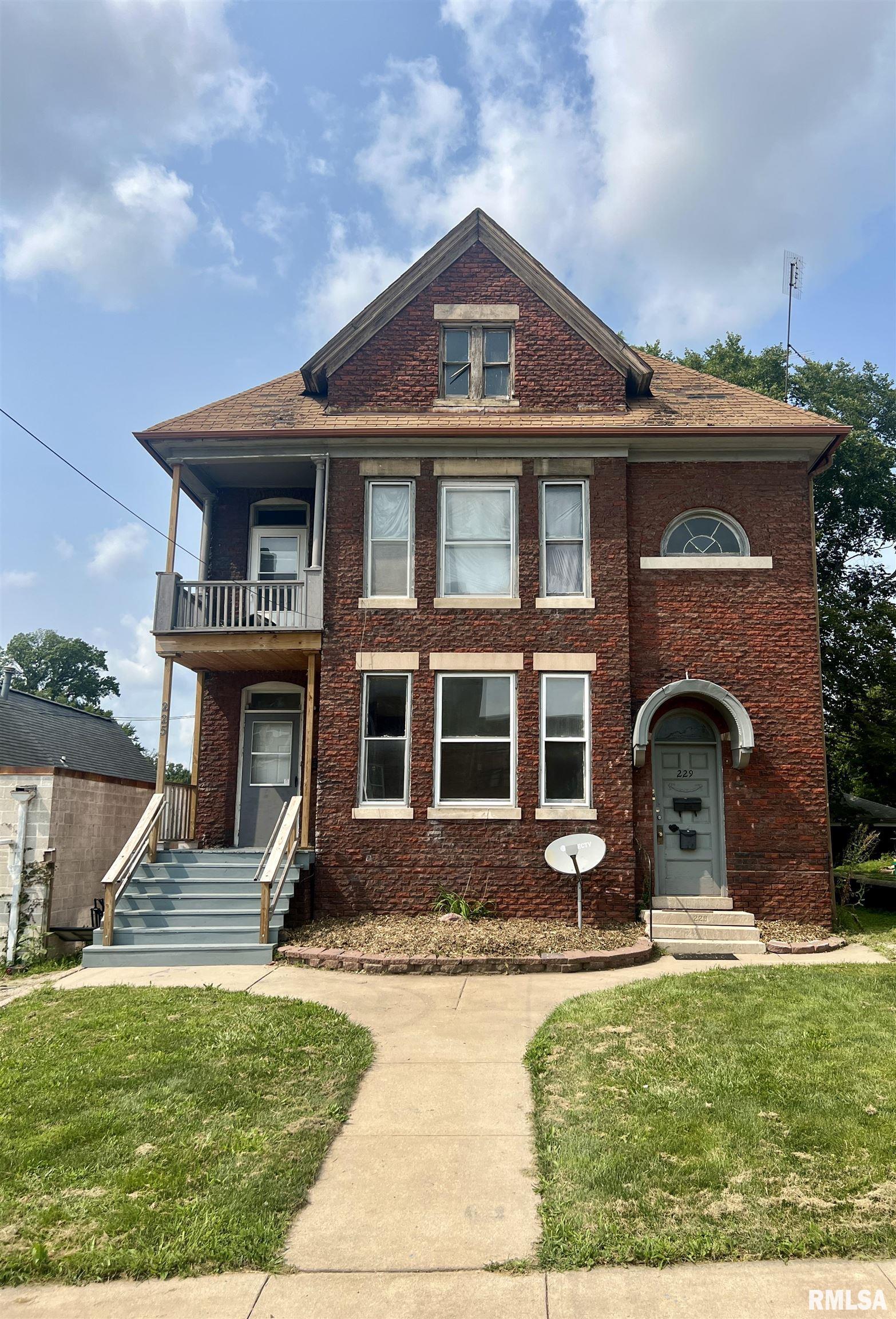 Property Photo: 225 E Water Street IL 61401