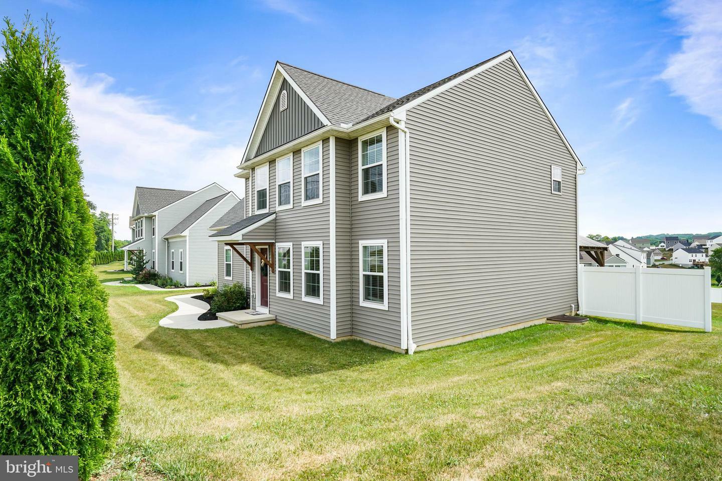 Property Photo:  102 Greenbriar Alley  PA 17560 