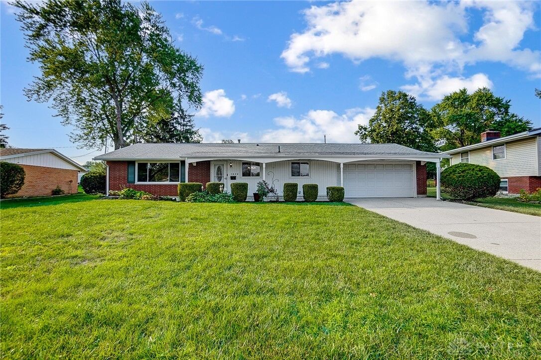 Property Photo: 1074 Cottage Court Drive OH 45324