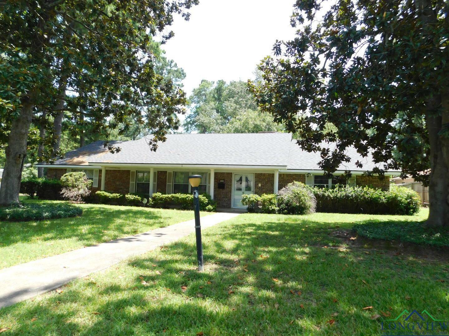 Property Photo:  1800 Chestnut  TX 75604-0000 