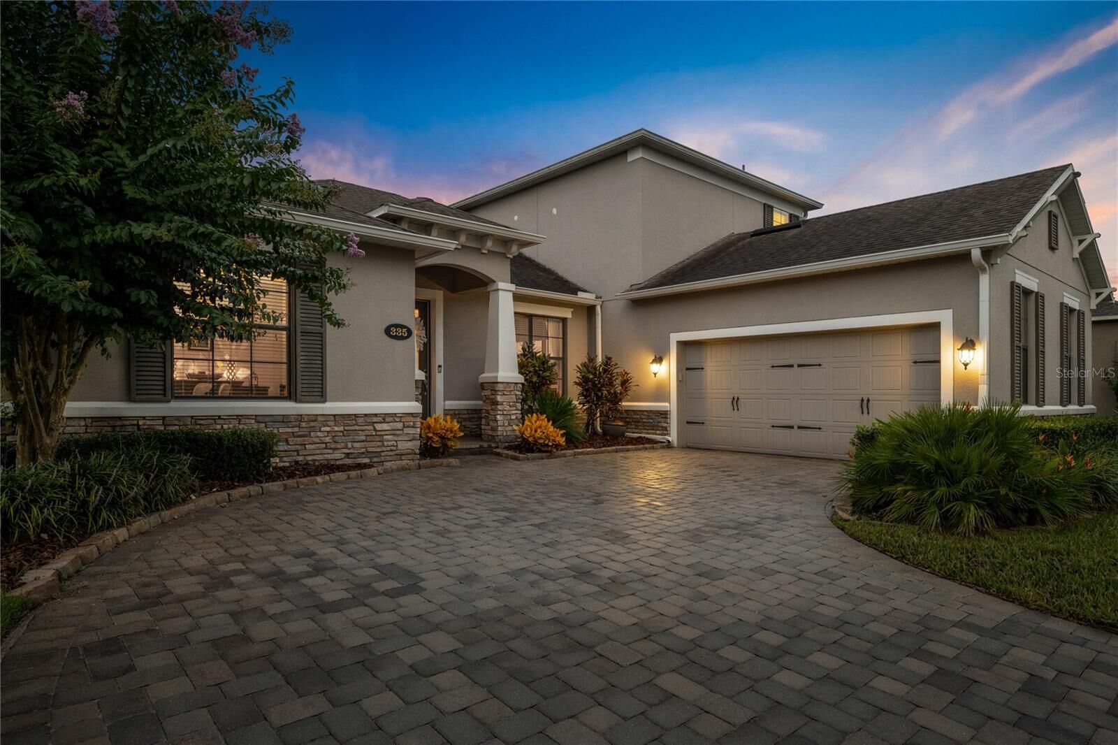 Property Photo: 335 Bellview Place FL 32771