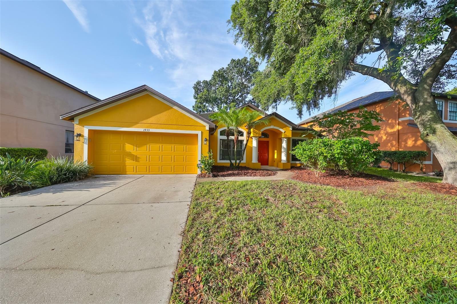 Property Photo:  1933 Abbey Ridge Drive  FL 33527 