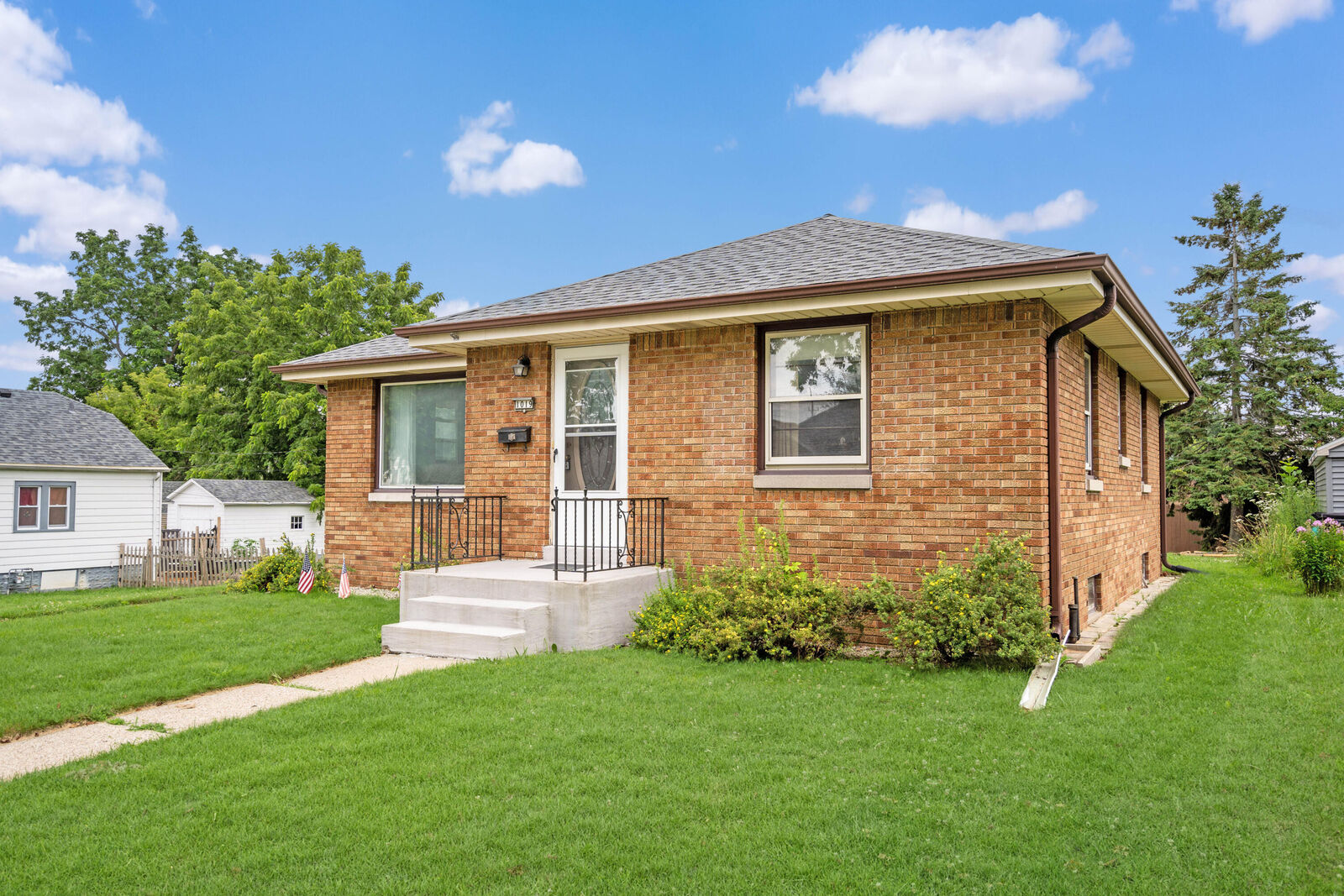 Property Photo: 1019 Carrington Ave WI 53172