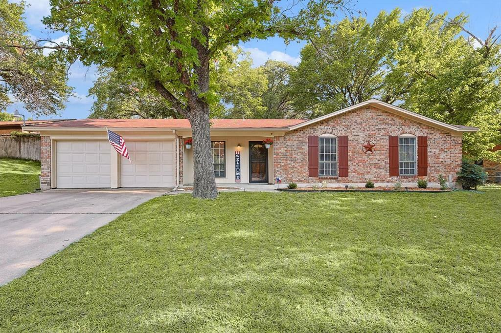 Property Photo:  212 Glenhaven Drive  TX 76020 