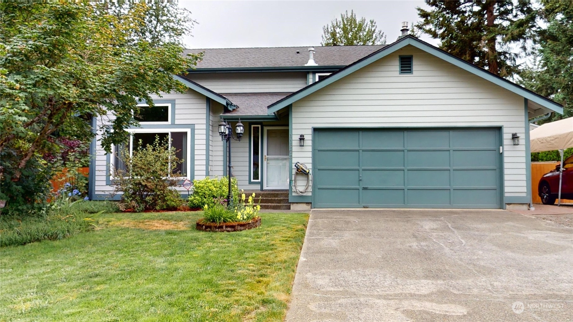 Property Photo: 11903 207th Avenue E WA 98391