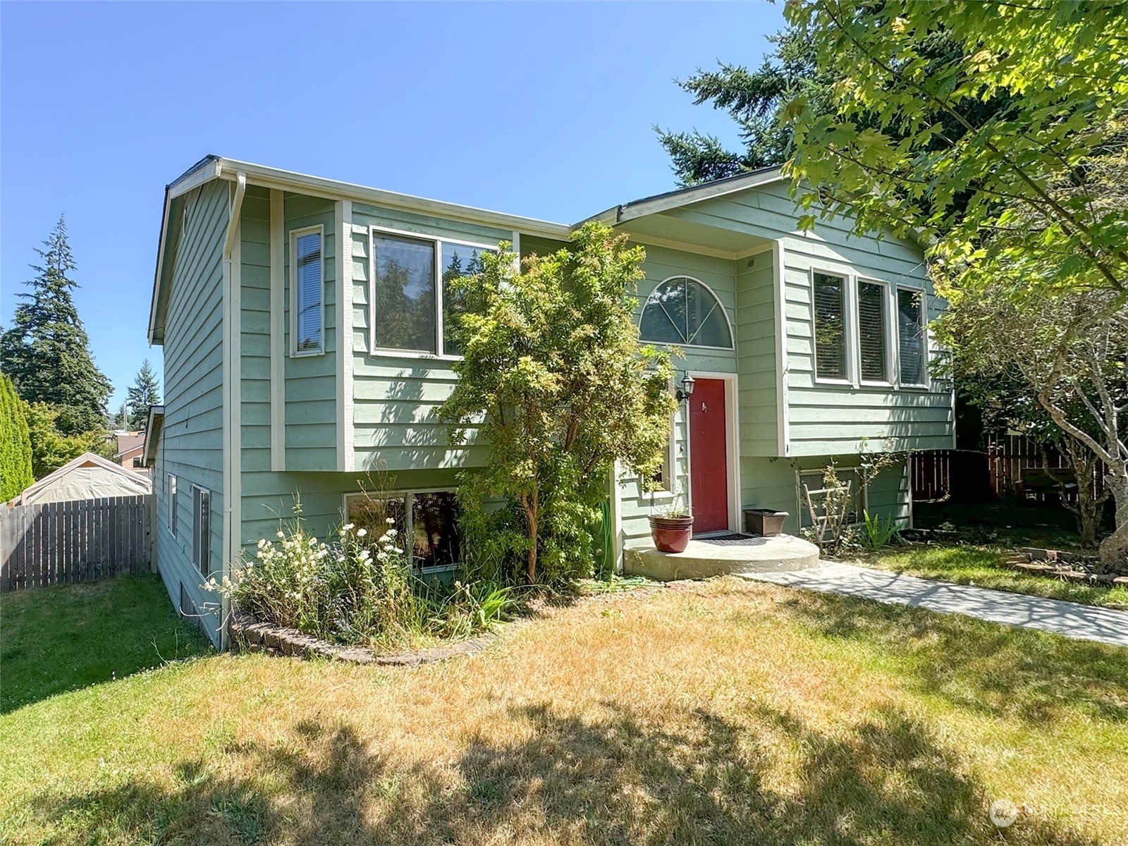 Property Photo:  1611 W 15th Street  WA 98363 