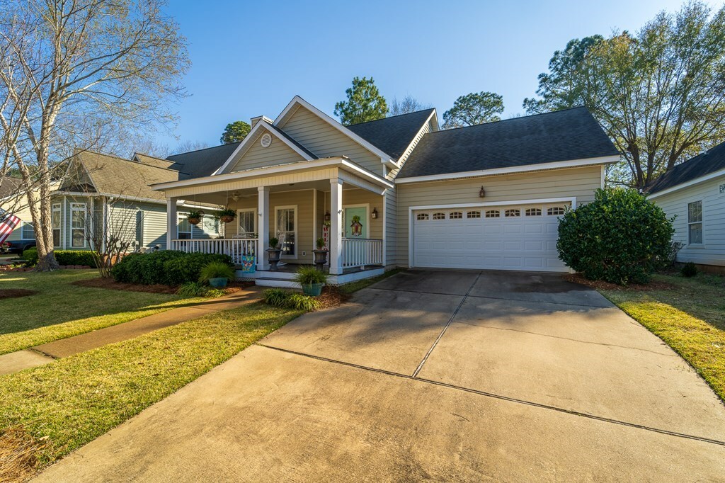 Property Photo:  407 Orchard Cir  AL 36305 