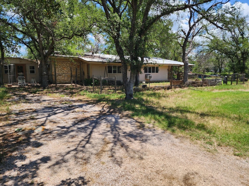 Property Photo:  225 E Stonecastle Drive  TX 78654 