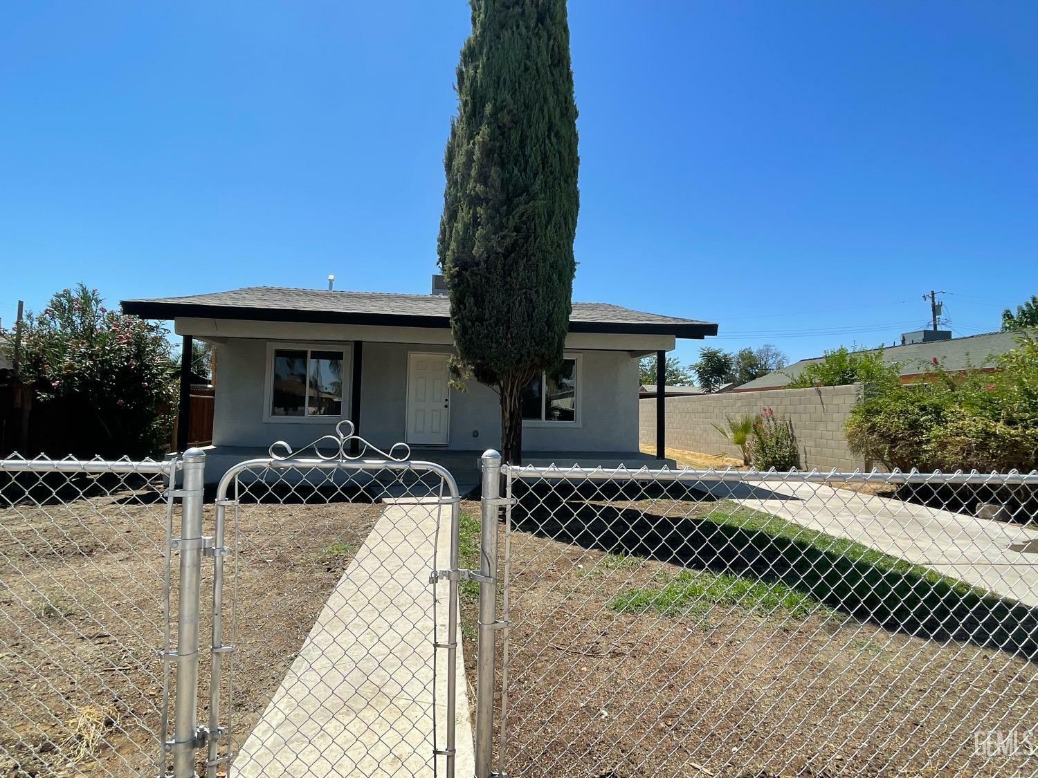 Property Photo:  604 Sparling Avenue  CA 93307 