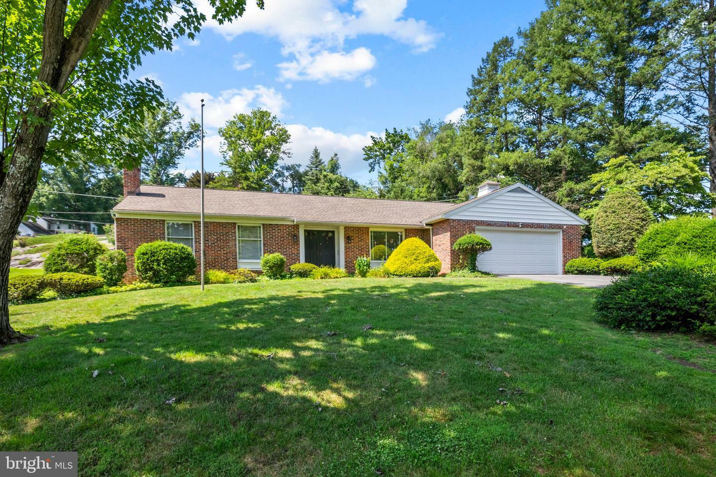 Property Photo: 305 Green Lane PA 19601