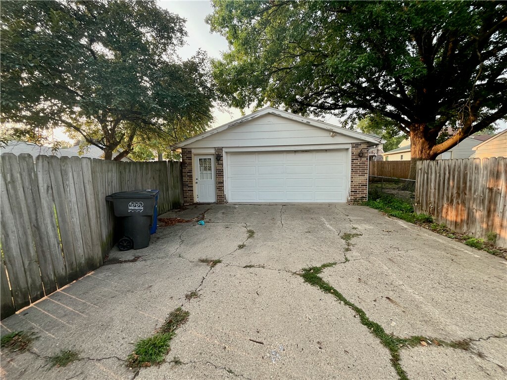 Property Photo:  4114 Leyden Avenue  IA 50317 