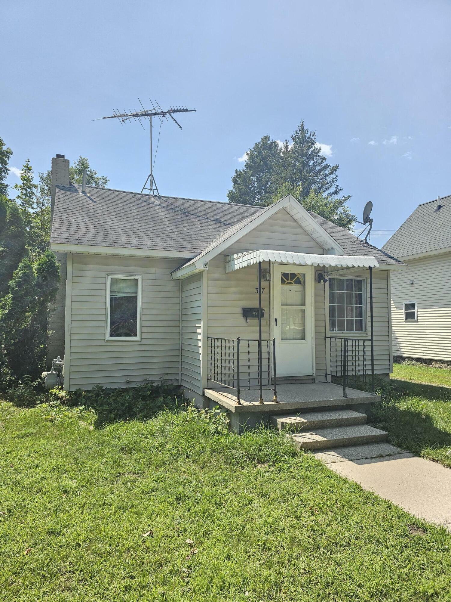 Property Photo:  317 N 3rd Avenue  MI 49307 