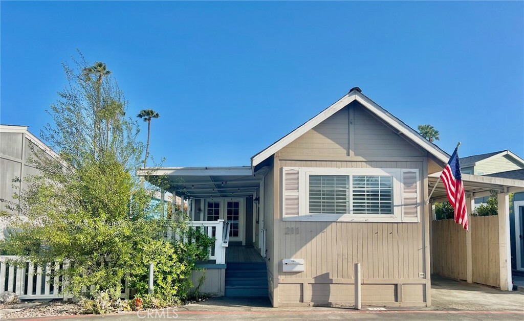 Property Photo:  211 Tremont Drive  CA 92660 