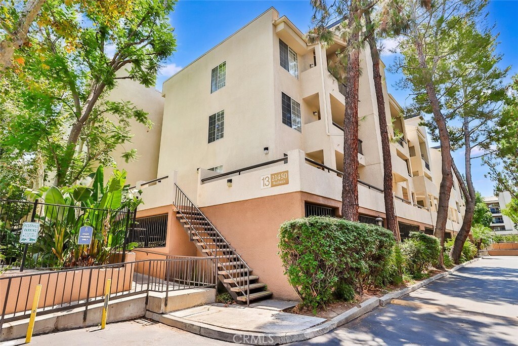 Property Photo:  21450 Burbank Boulevard 203  CA 91367 