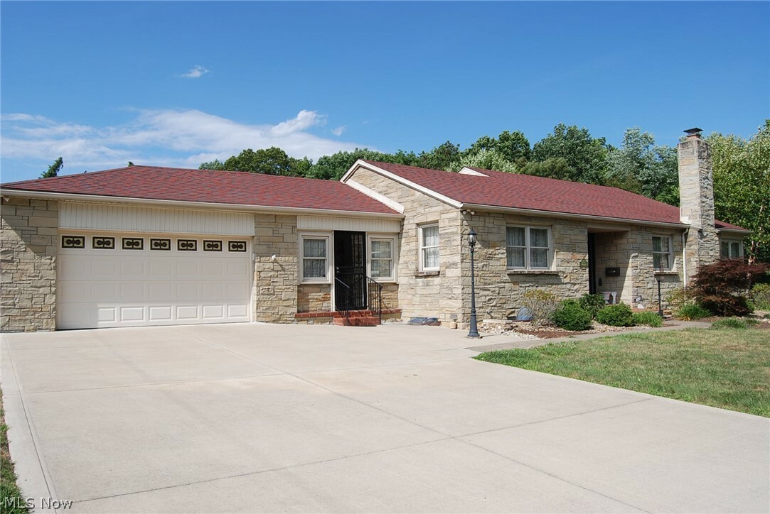 Property Photo: 315 Parkway OH 43701