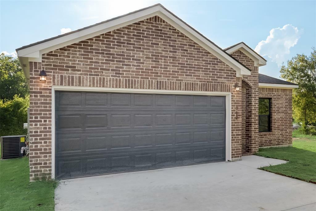 Property Photo:  312 N 5th Street  TX 75474 