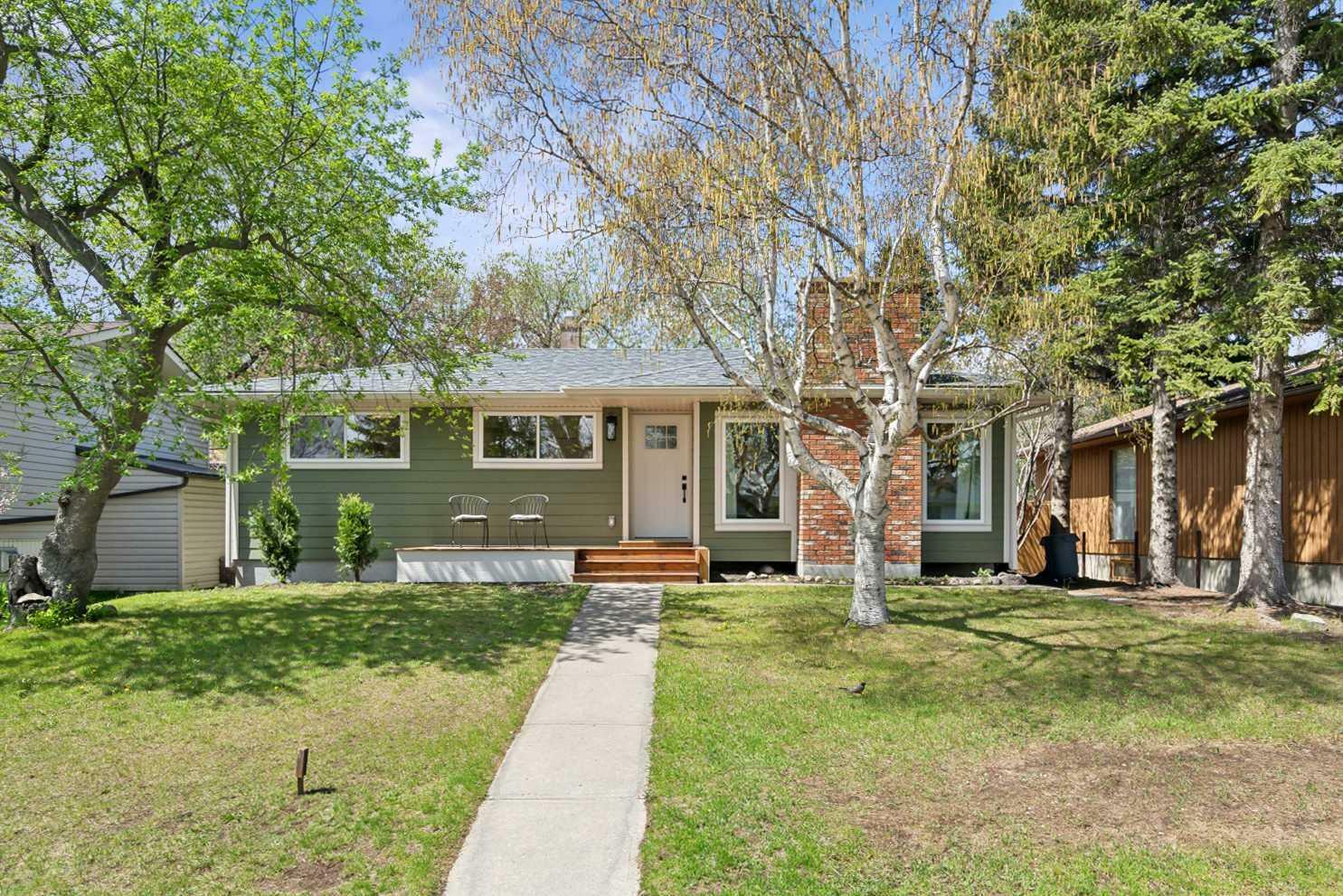 Property Photo:  8223 4A Street SW  AB T2V 1A4 