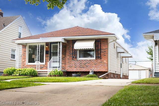 Property Photo:  1544 Philomene Boulevard  MI 48146 