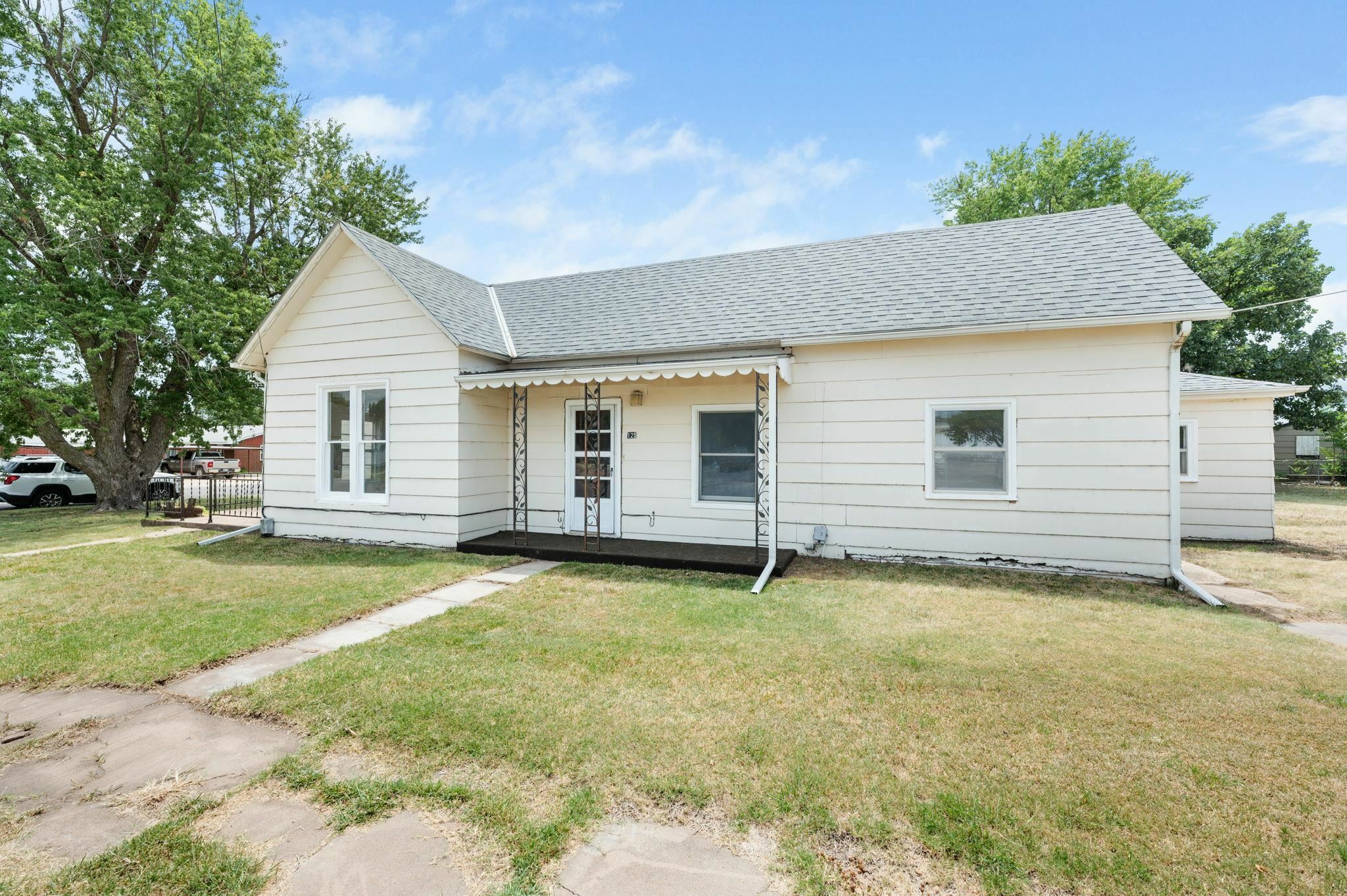 Property Photo:  125 E 2nd Ave  KS 67025 