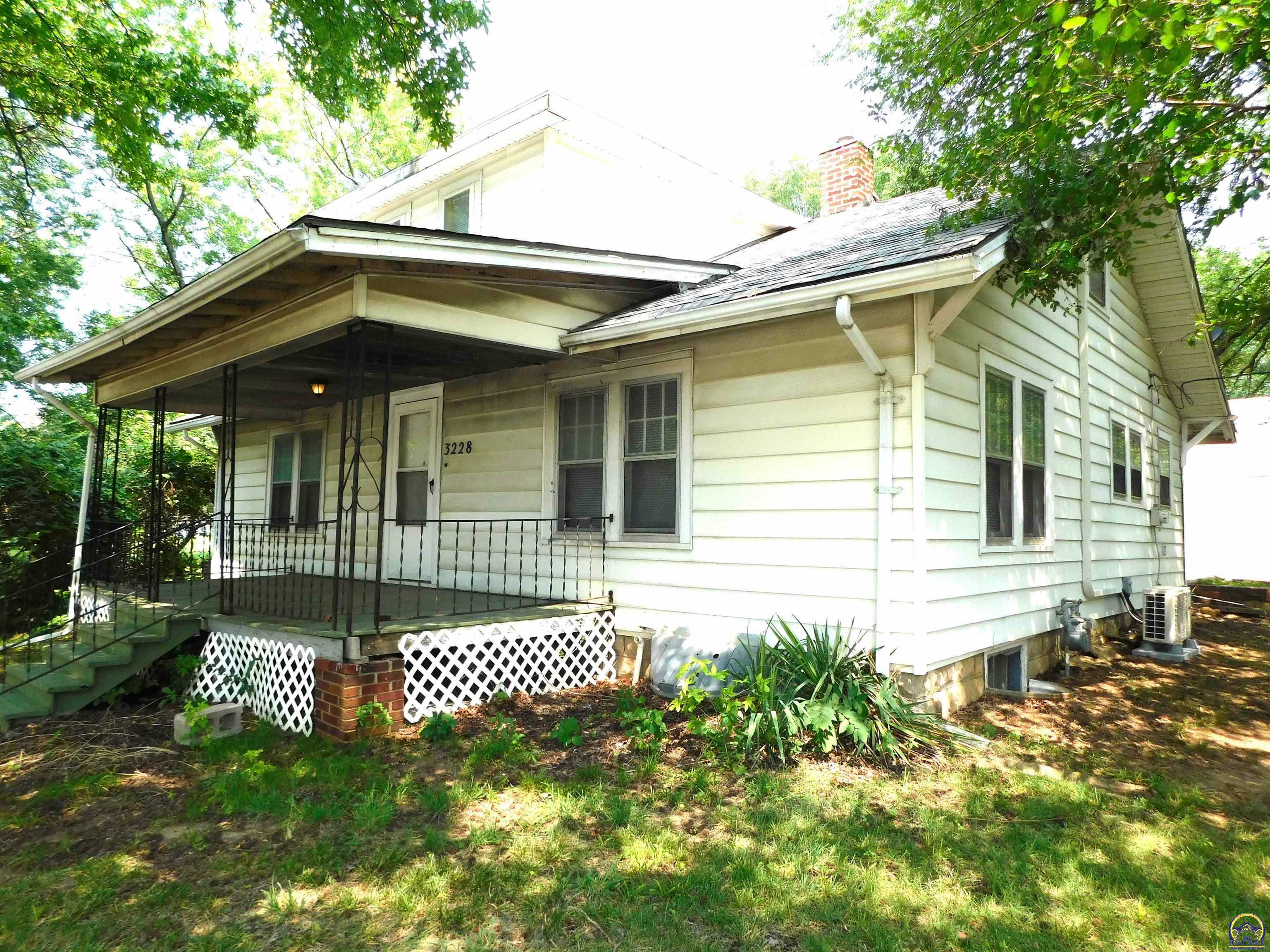 Property Photo:  3228 SE 6th St  KS 66607 