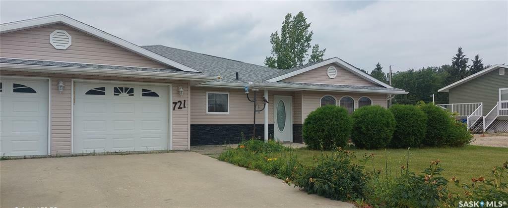 Property Photo:  721 3rd Street NE  SK S0A 4J0 