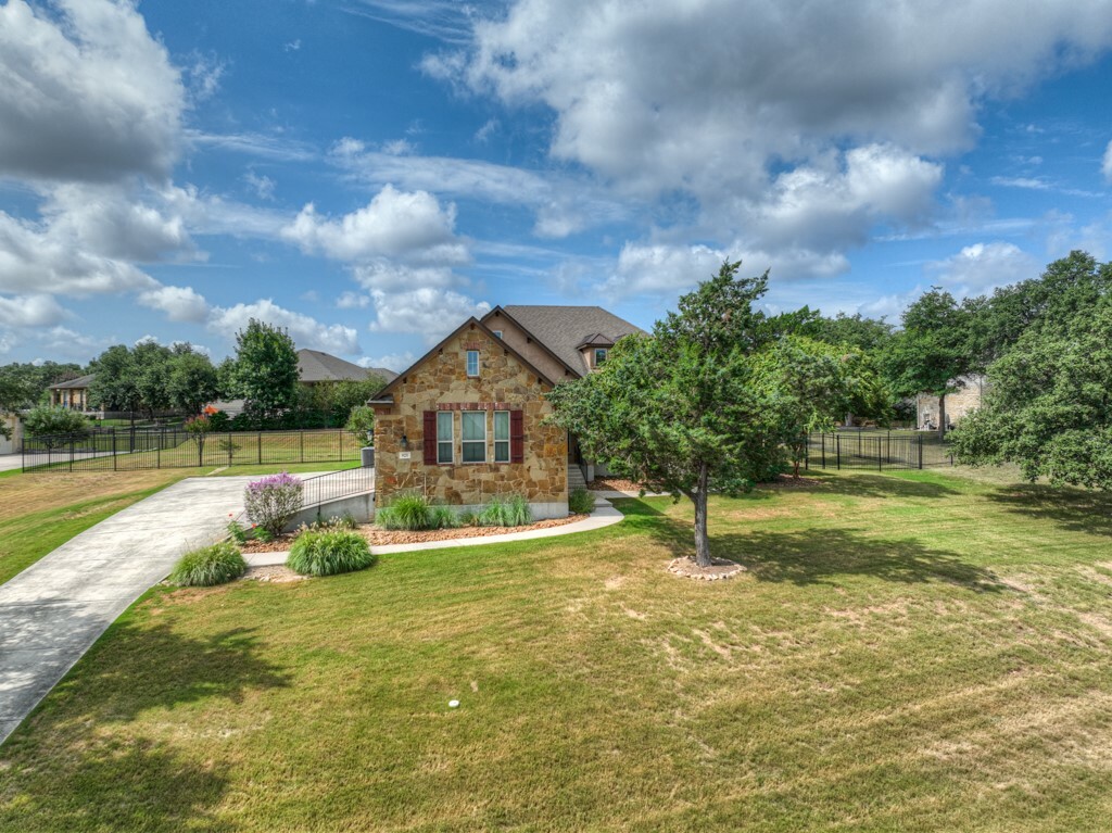 Property Photo:  921 Santa Cruz  TX 78132 