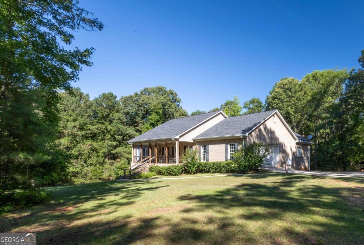 Property Photo: 637 Holloway Hollow GA 31064