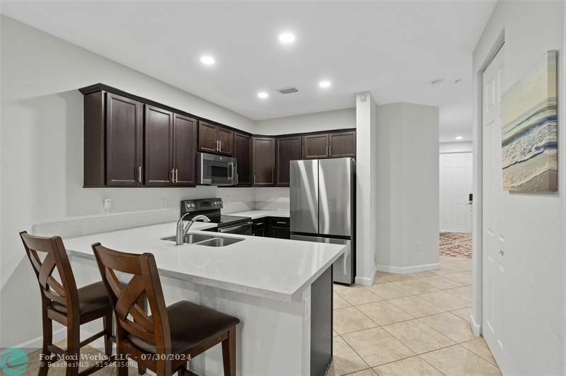 Property Photo:  6948 Halton Park Ln  FL 33073 