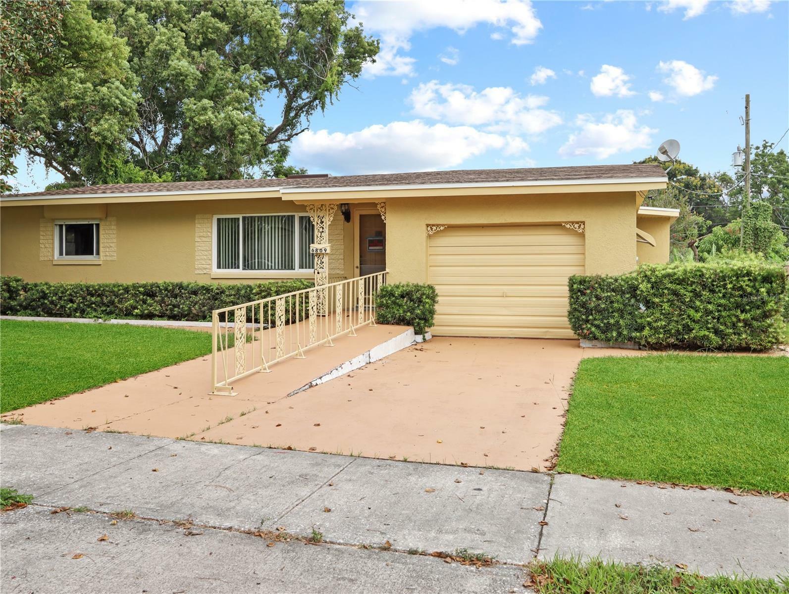 Property Photo: 6809 Ambassador Drive FL 32818