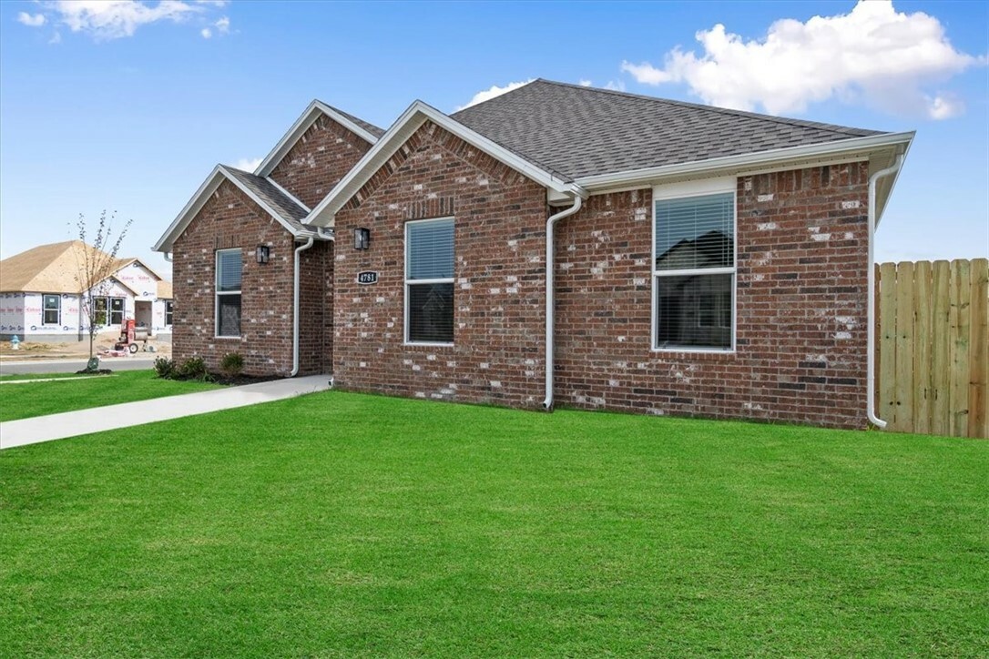 Property Photo:  4868 W Aurora Street  AR 72704 