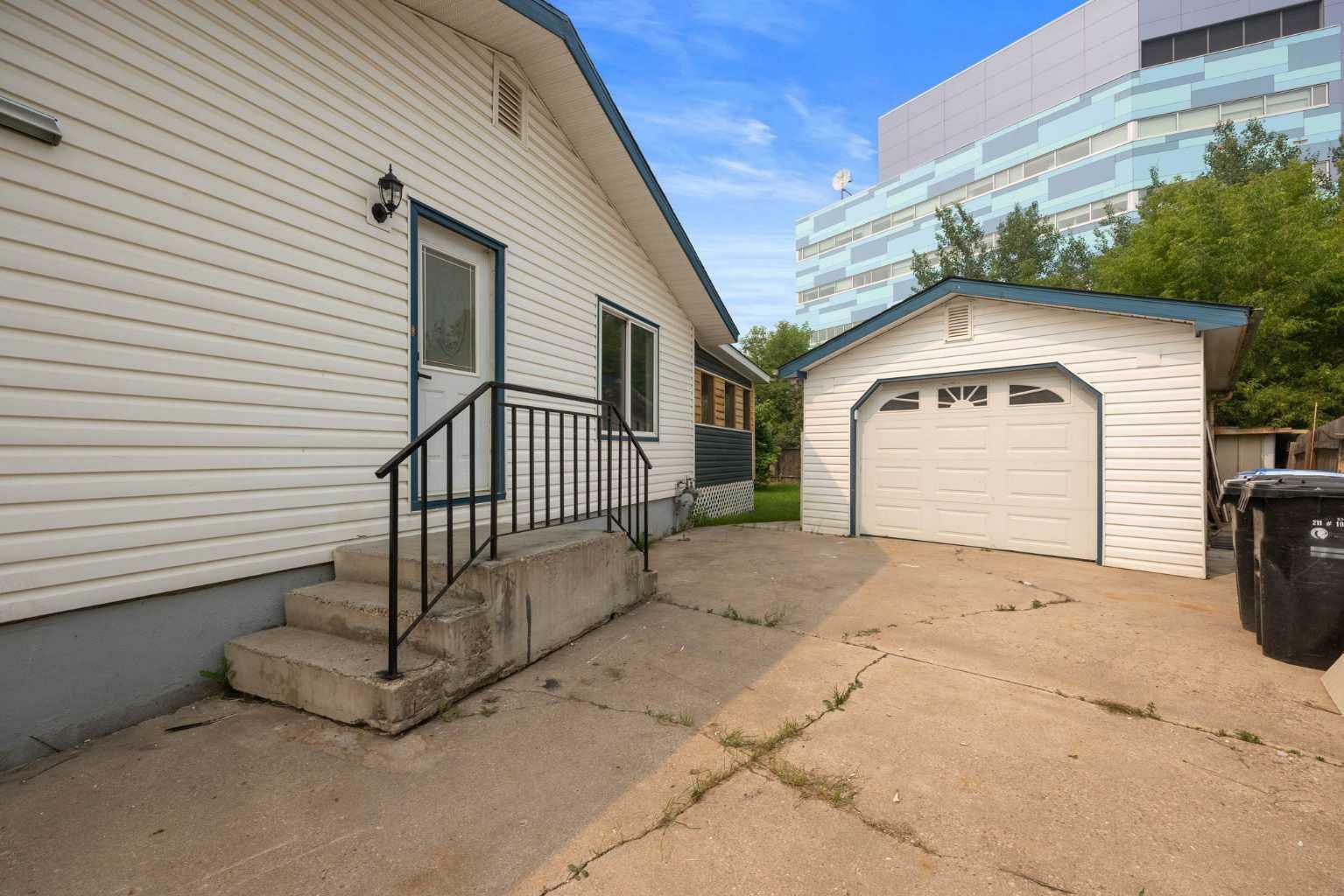 Property Photo:  7 Berry Crescent  AB T9H 1J9 